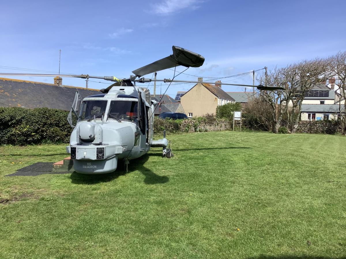 Haelarcher Farmhouse And Helicopter B&B Lizard Esterno foto